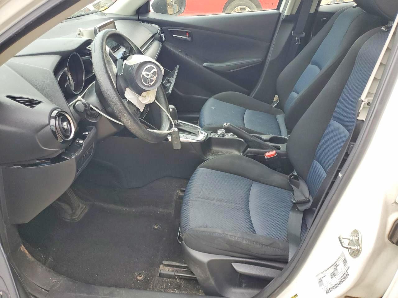 Toyota Yaris Base