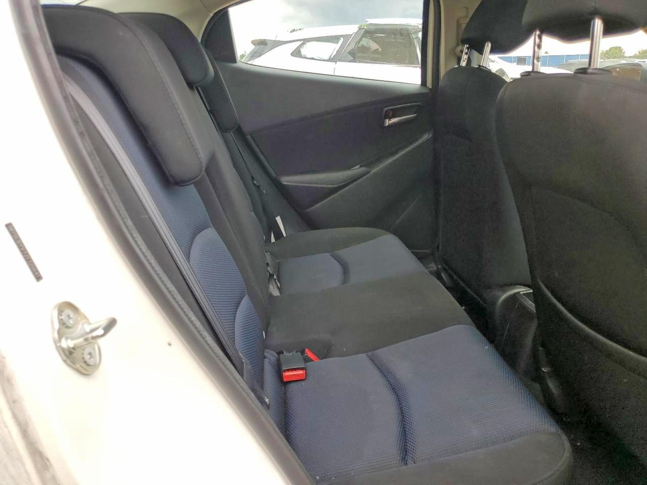 Toyota Yaris Base