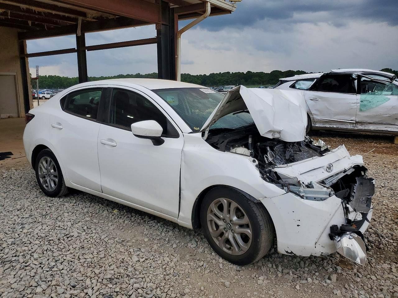 Toyota Yaris Base