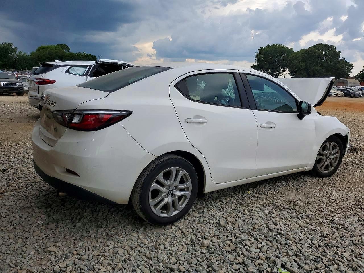 Toyota Yaris Base