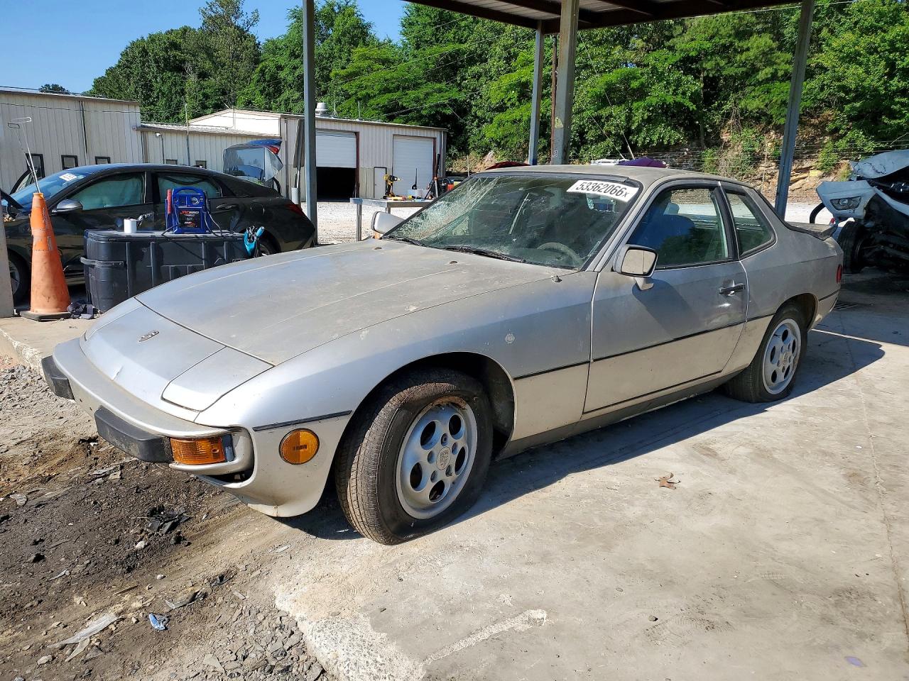 Salvage Porsche 924 Image
