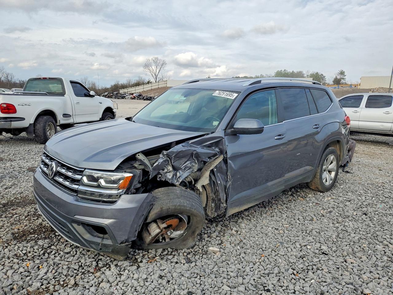 Salvage Volkswagen Atlas Image
