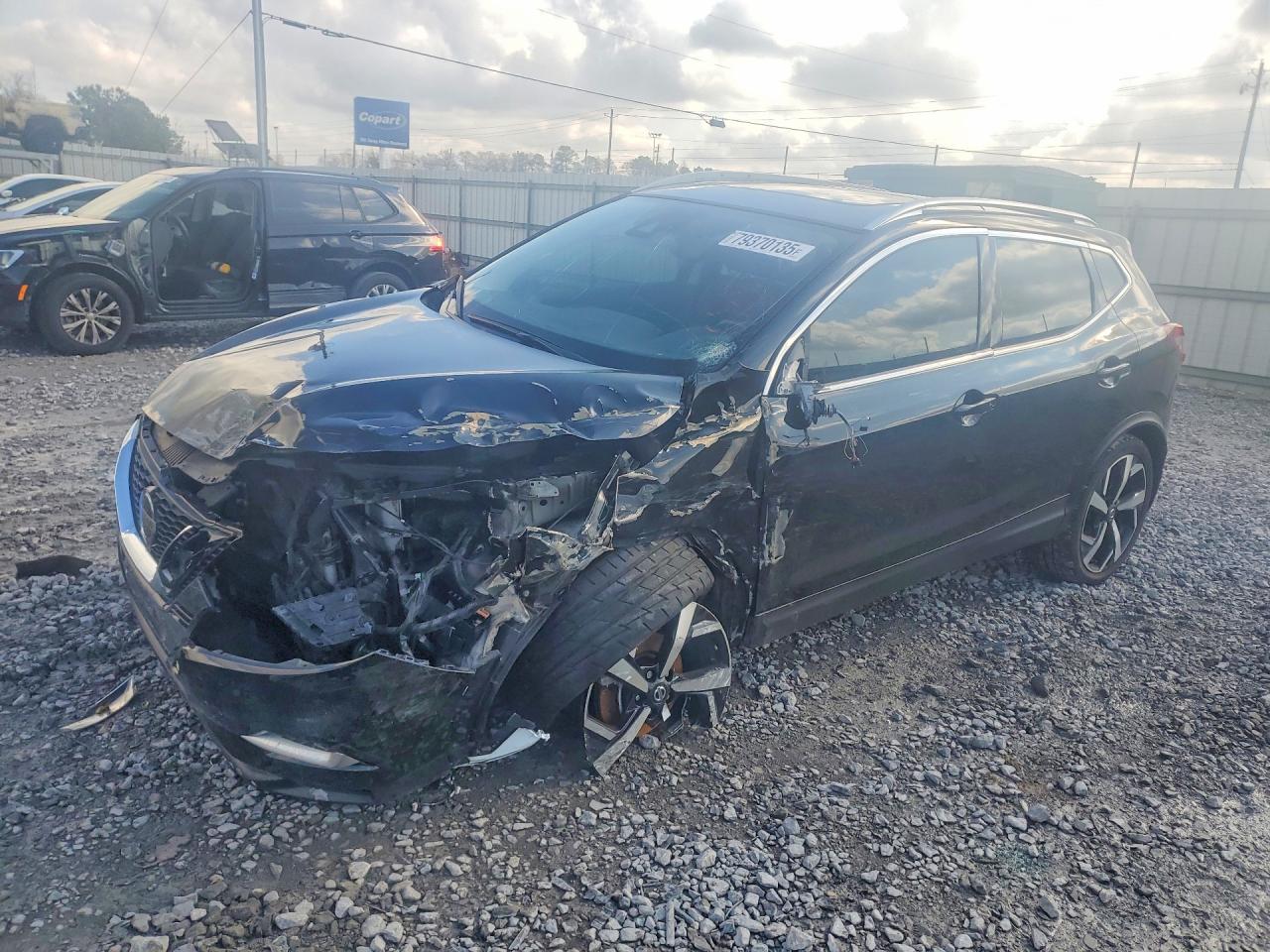 Salvage Nissan Rogue Image