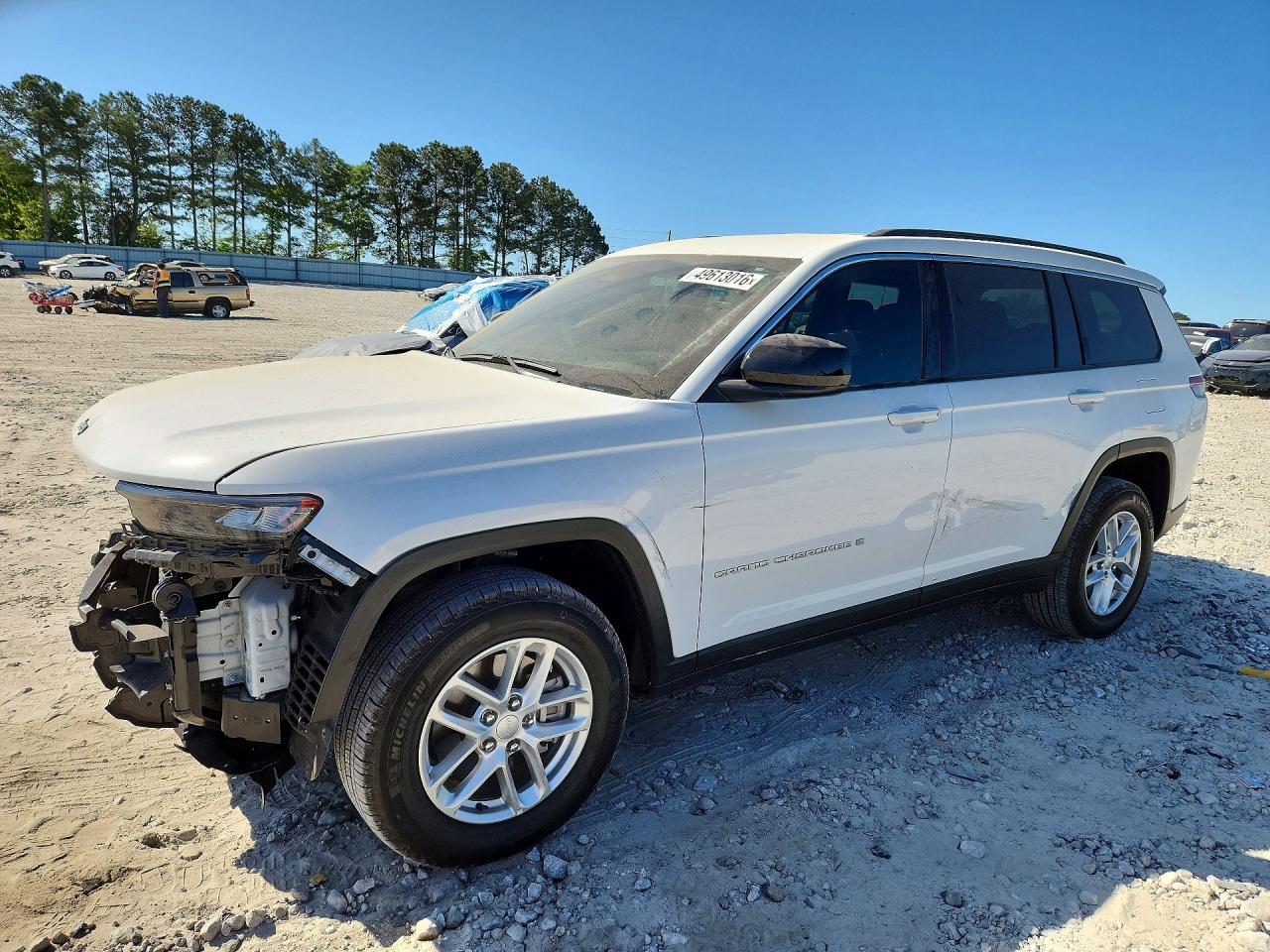 Salvage Jeep Cherokee Image