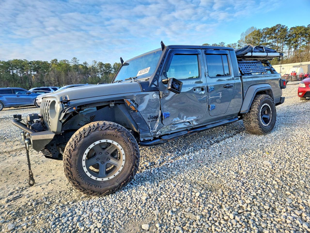 Salvage Jeep Gladiator Image