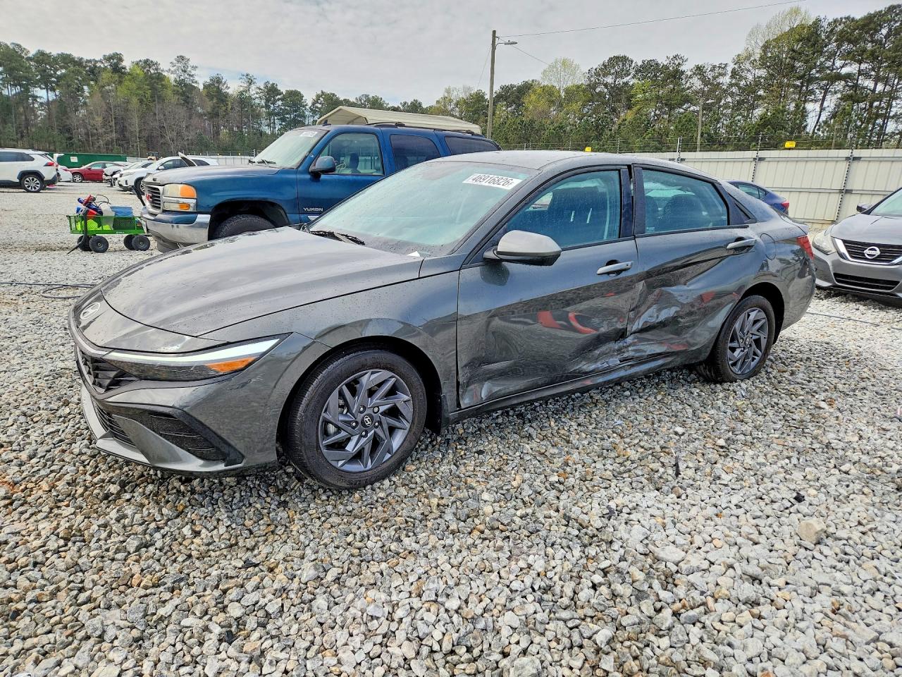 Salvage Hyundai ELANTRA Image