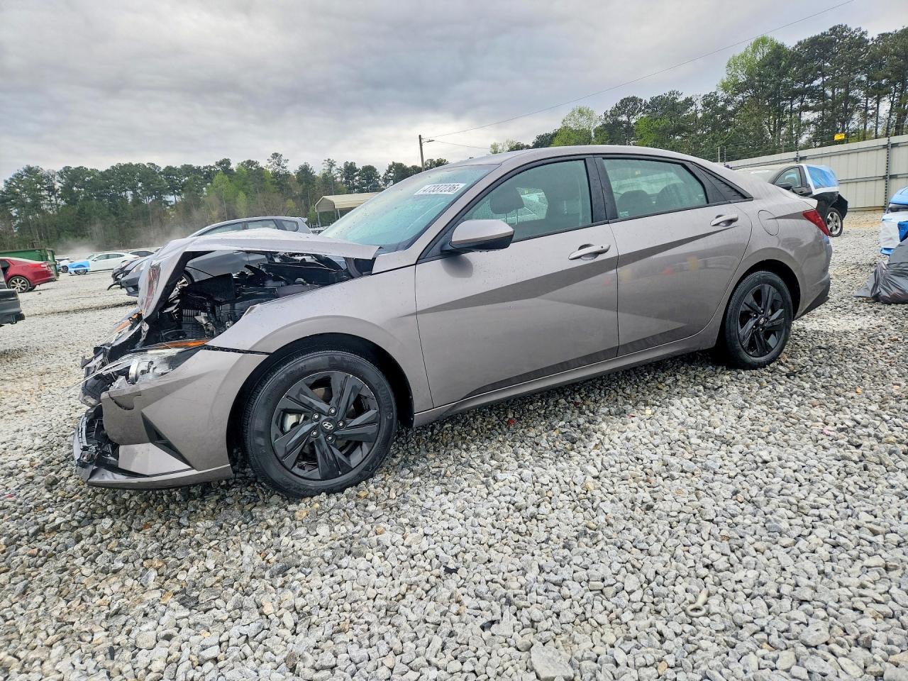 Salvage Hyundai ELANTRA Image