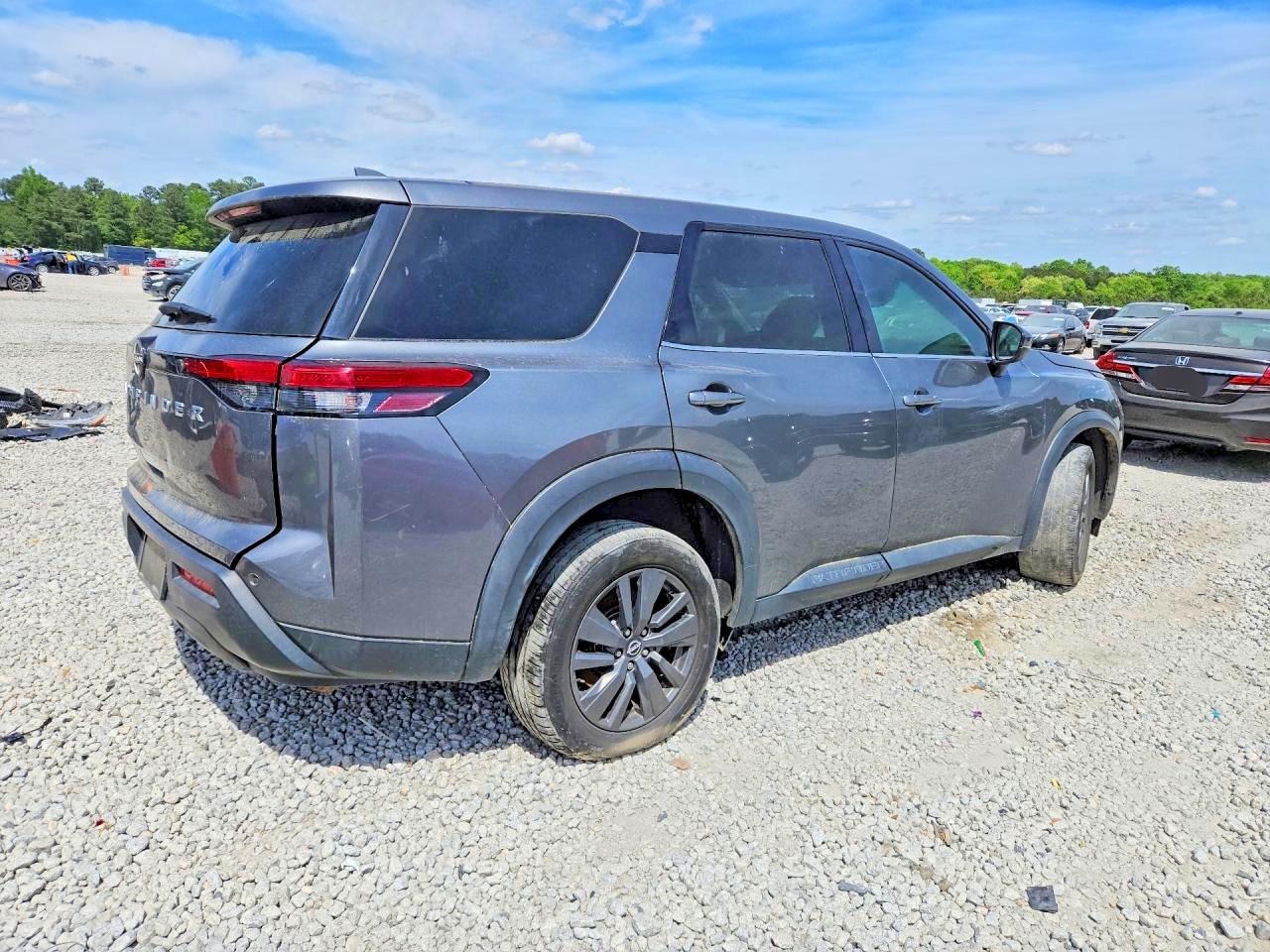 Nissan Pathfinder S