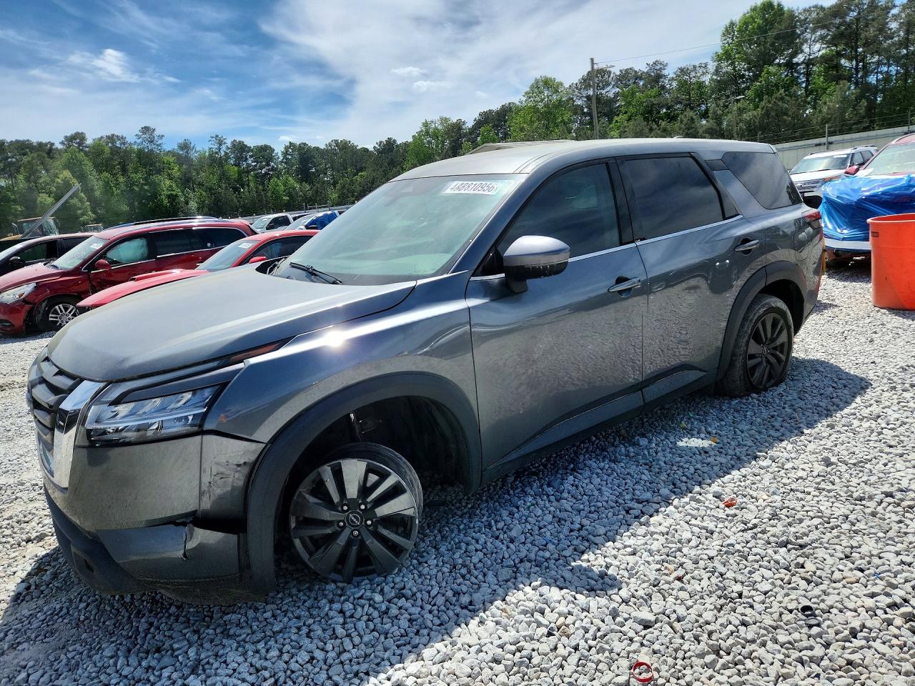 Salvage Nissan Pathfinder Image