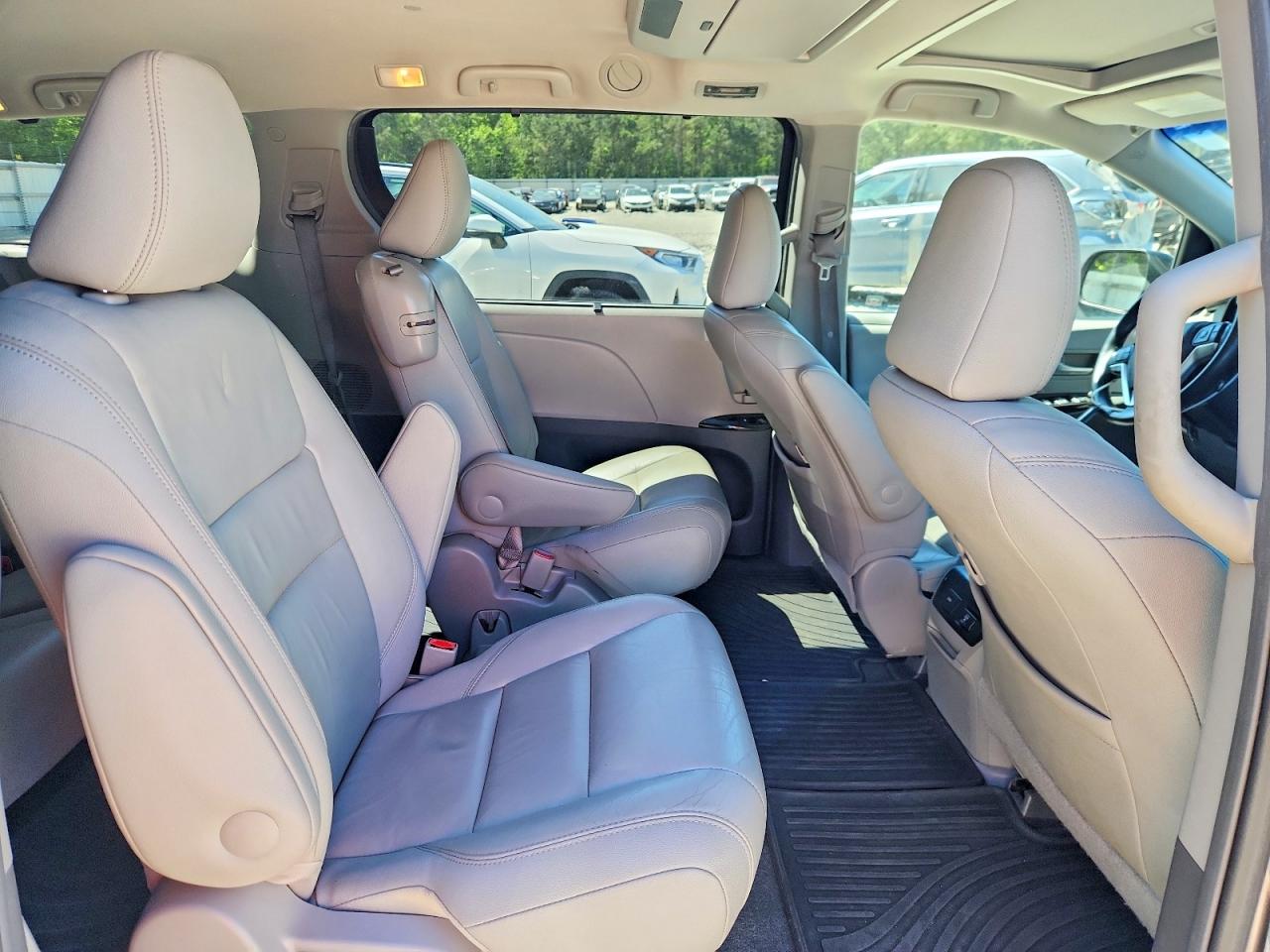 Toyota Sienna Xle Premium 8-passenger