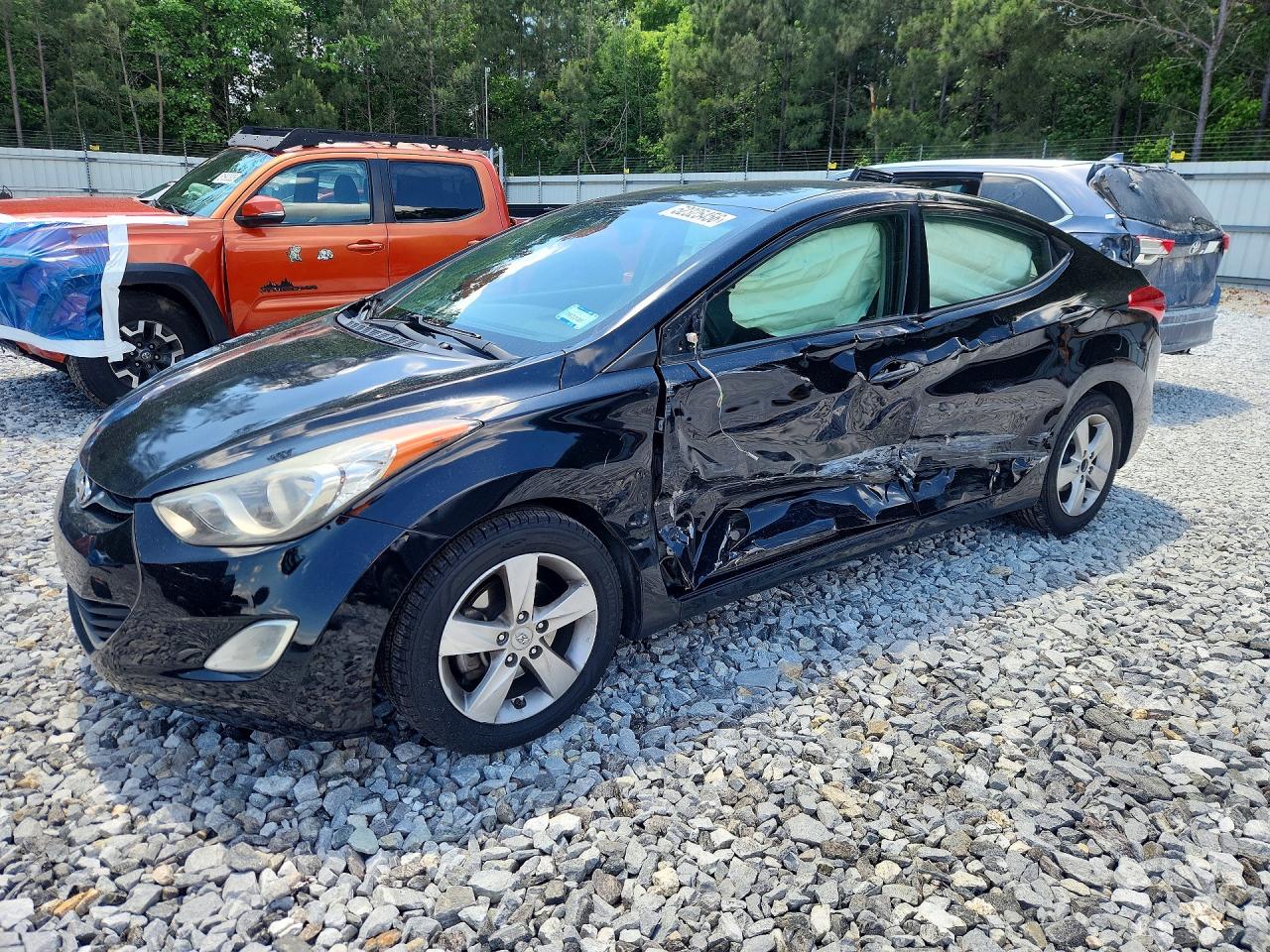 Salvage Hyundai ELANTRA Image