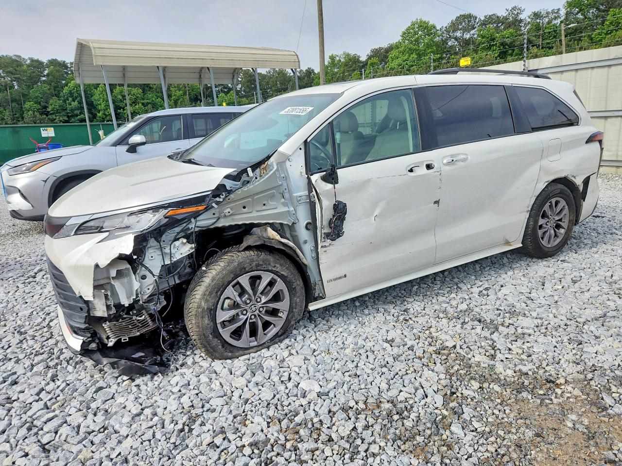 Salvage Toyota Sienna Image
