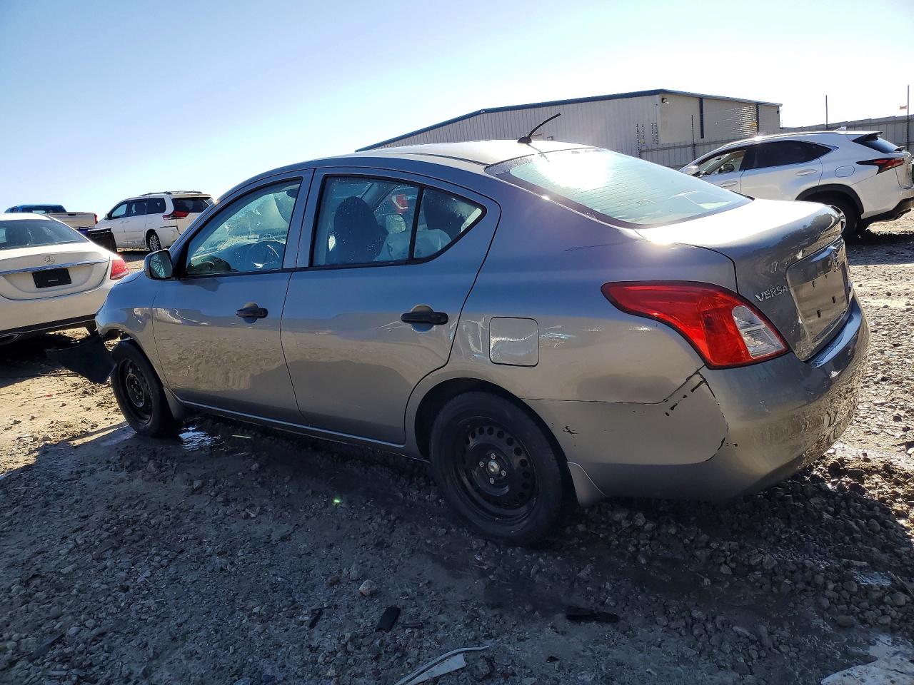 Nissan Versa 1.6 S