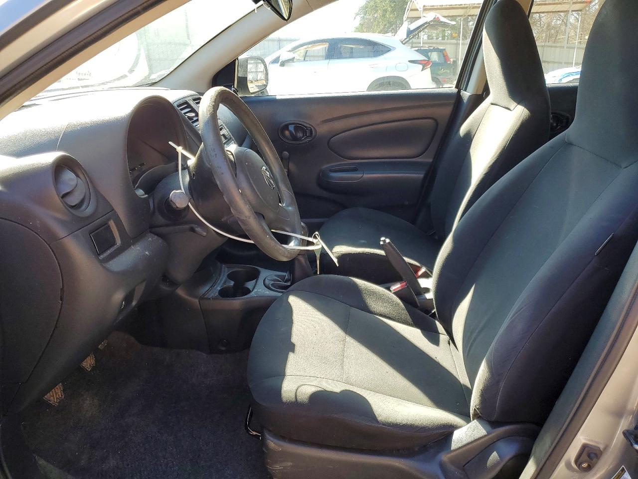 Nissan Versa 1.6 S