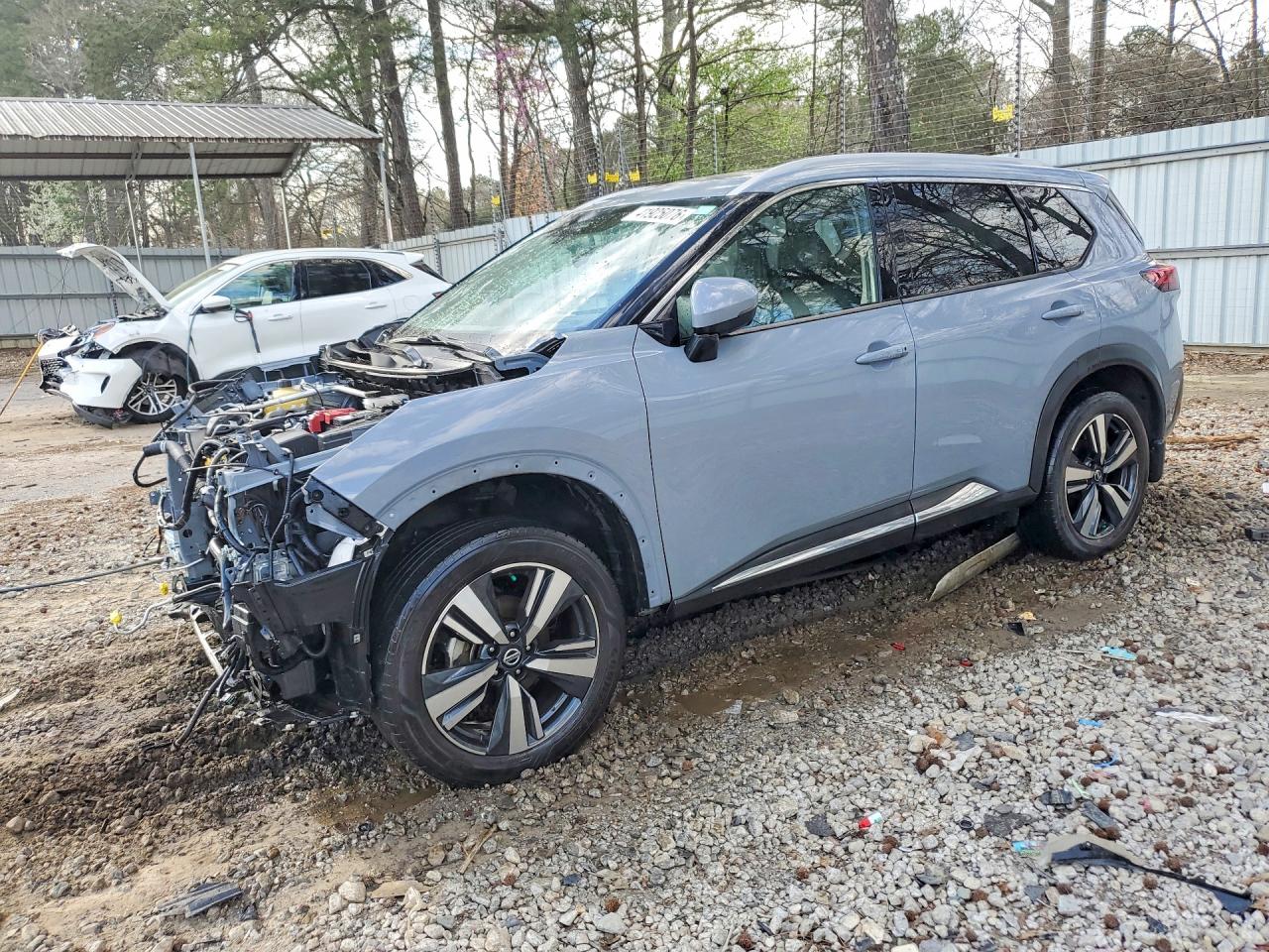 Salvage Nissan Rogue Image