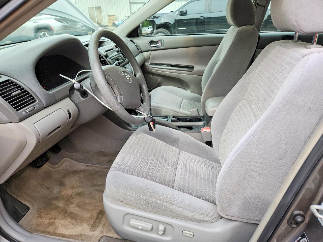 Toyota Camry Le V6