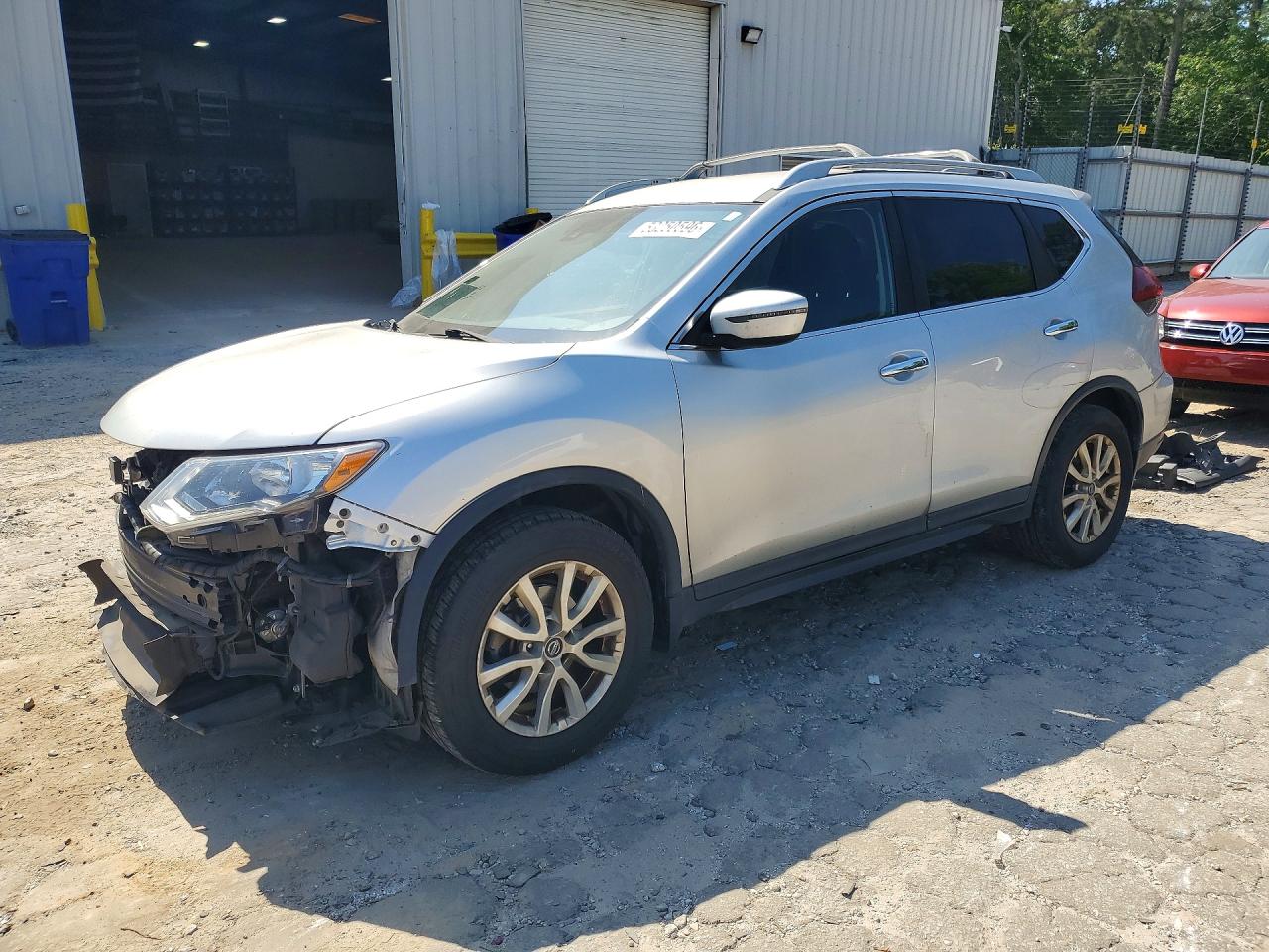 Salvage Nissan Rogue Image