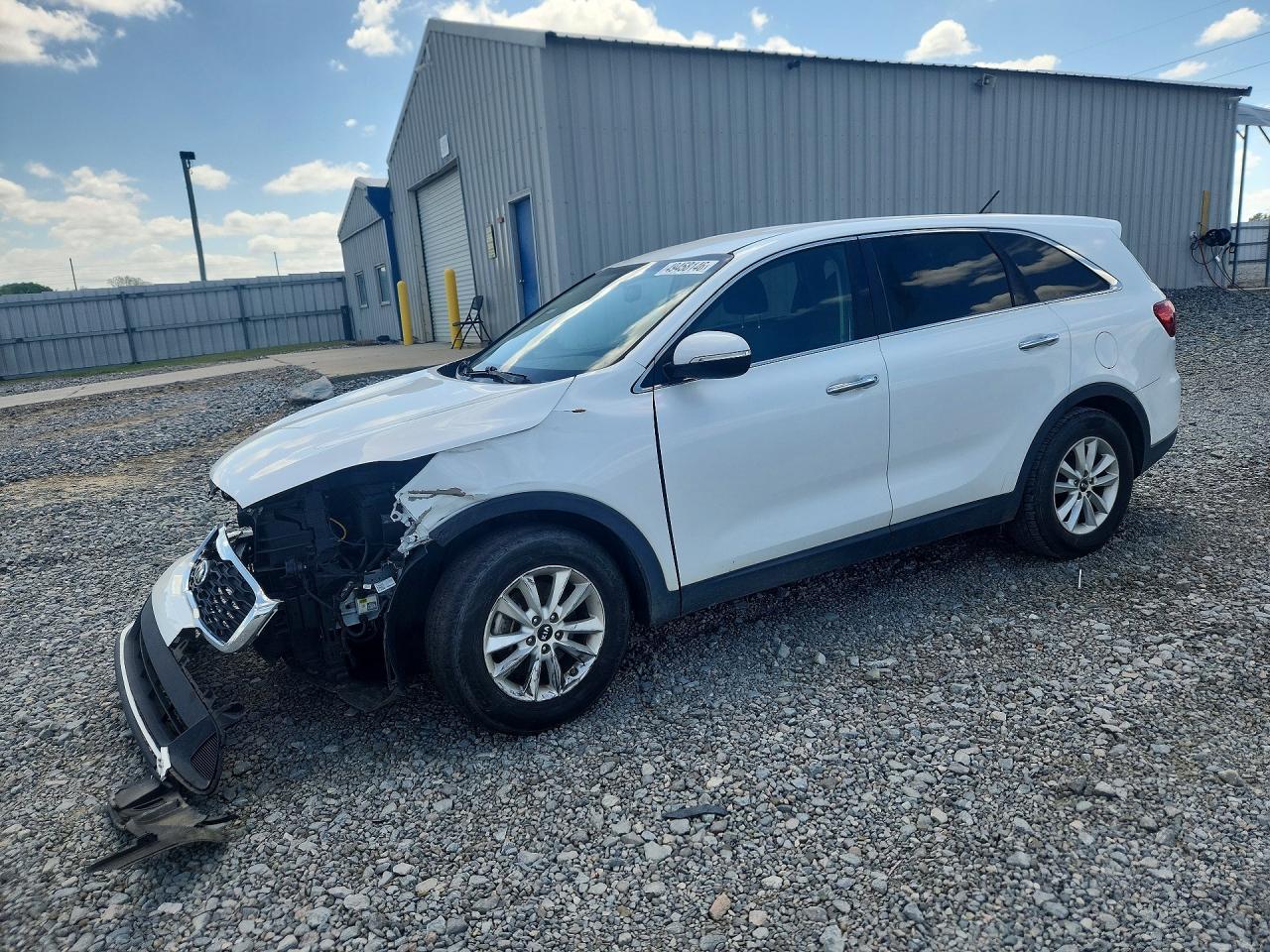 Salvage Kia Sorento Image