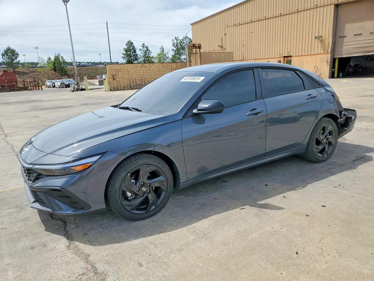 Salvage Hyundai ELANTRA Image