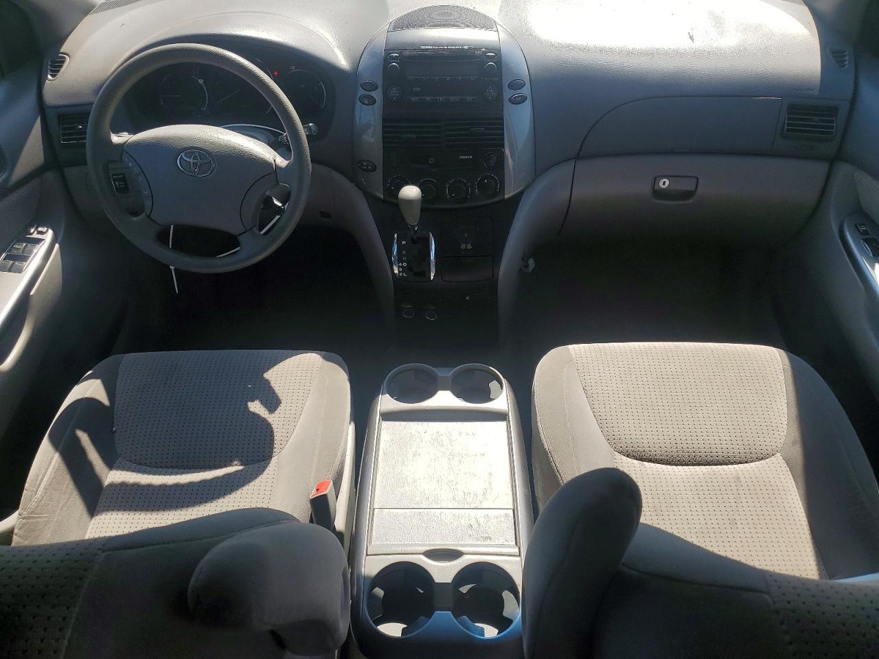 Toyota Sienna Le 7-passenger