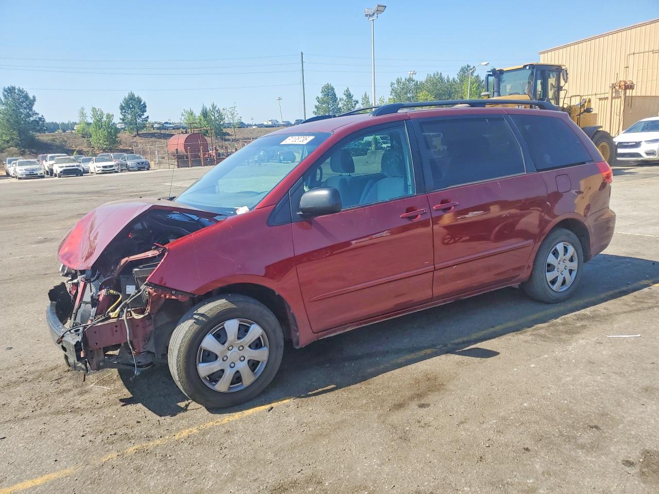 Salvage Toyota Sienna Image