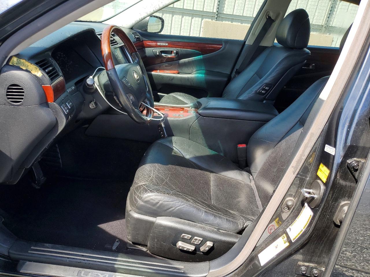 Lexus LS Base