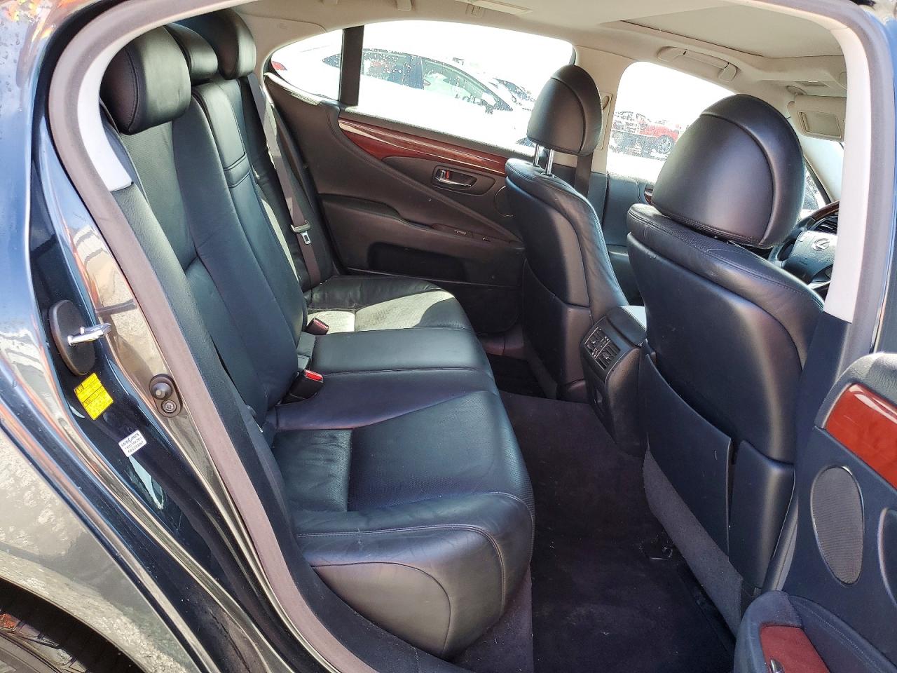 Lexus LS Base