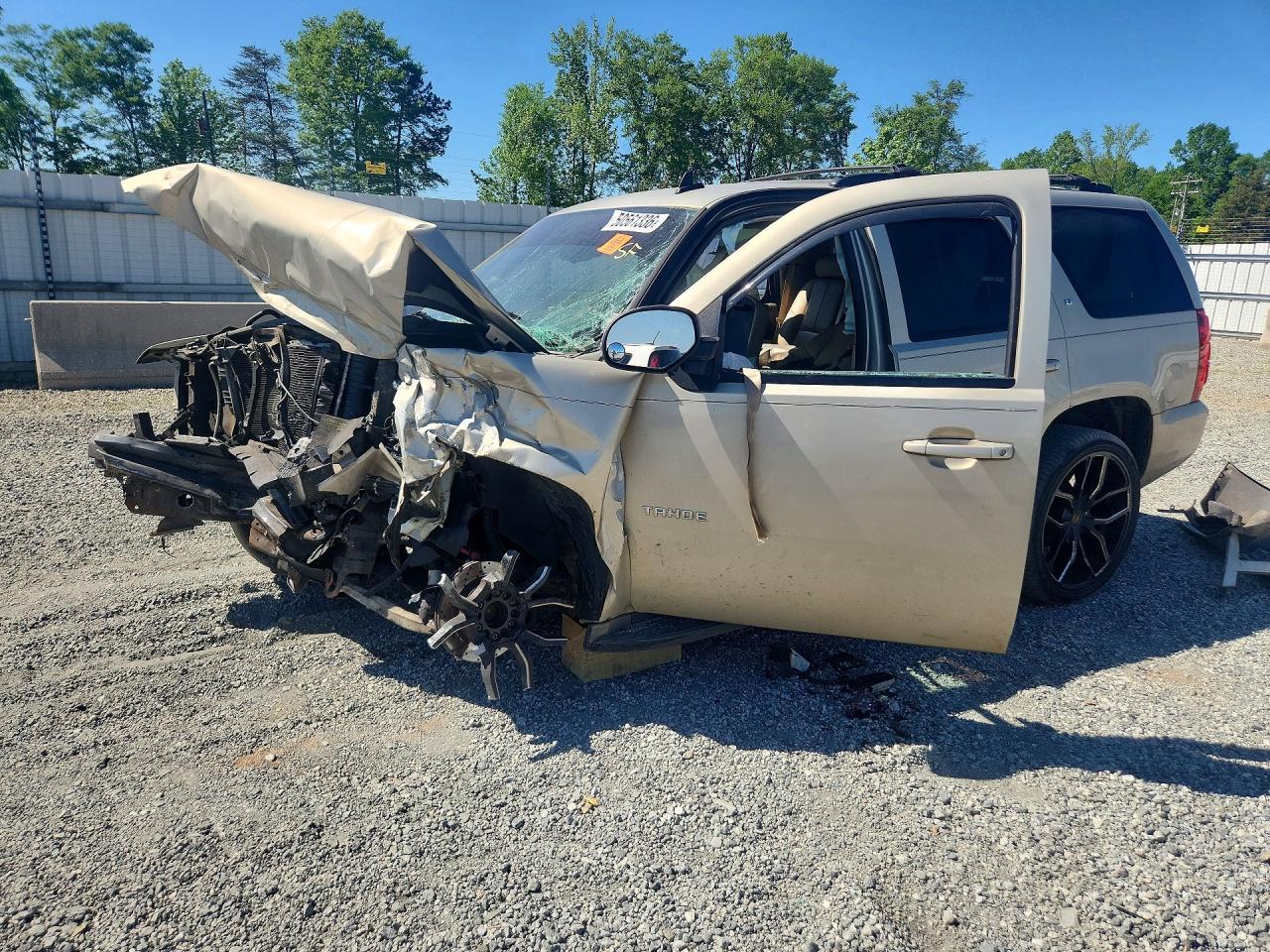 Salvage Chevrolet Tahoe Image