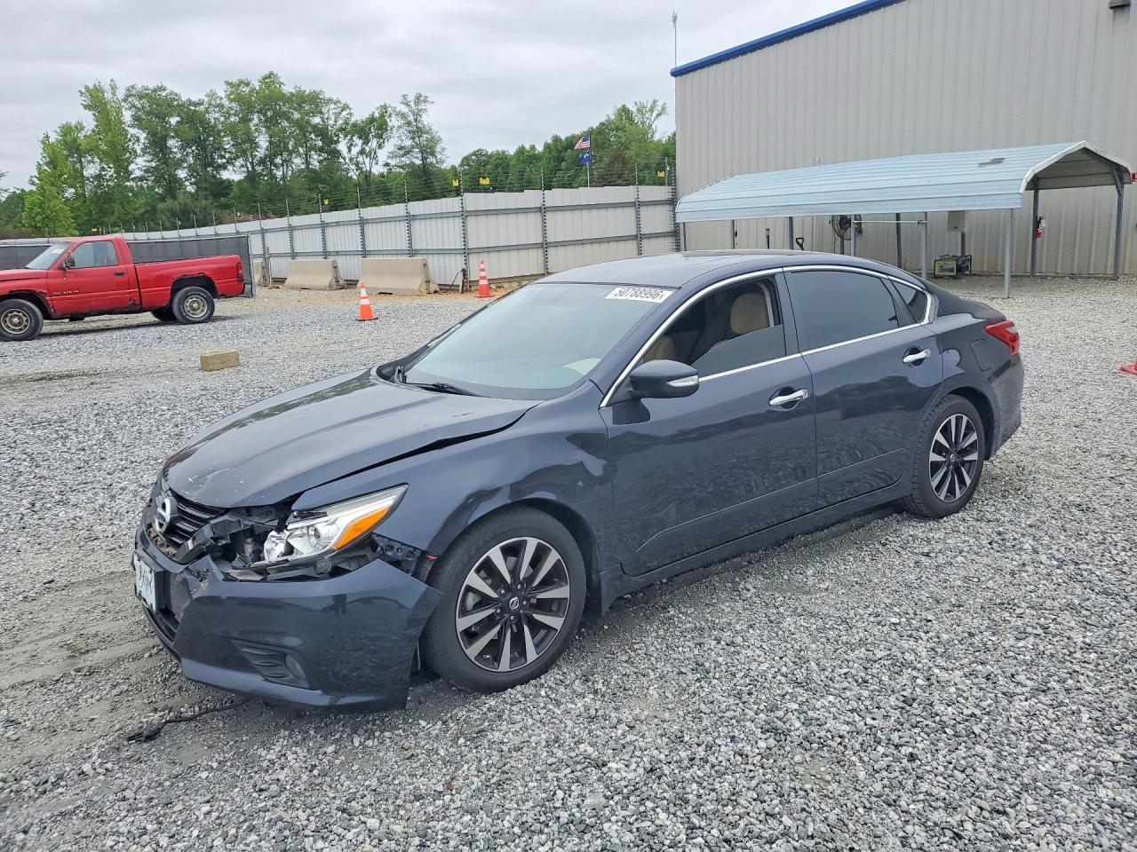Salvage Nissan Altima Image