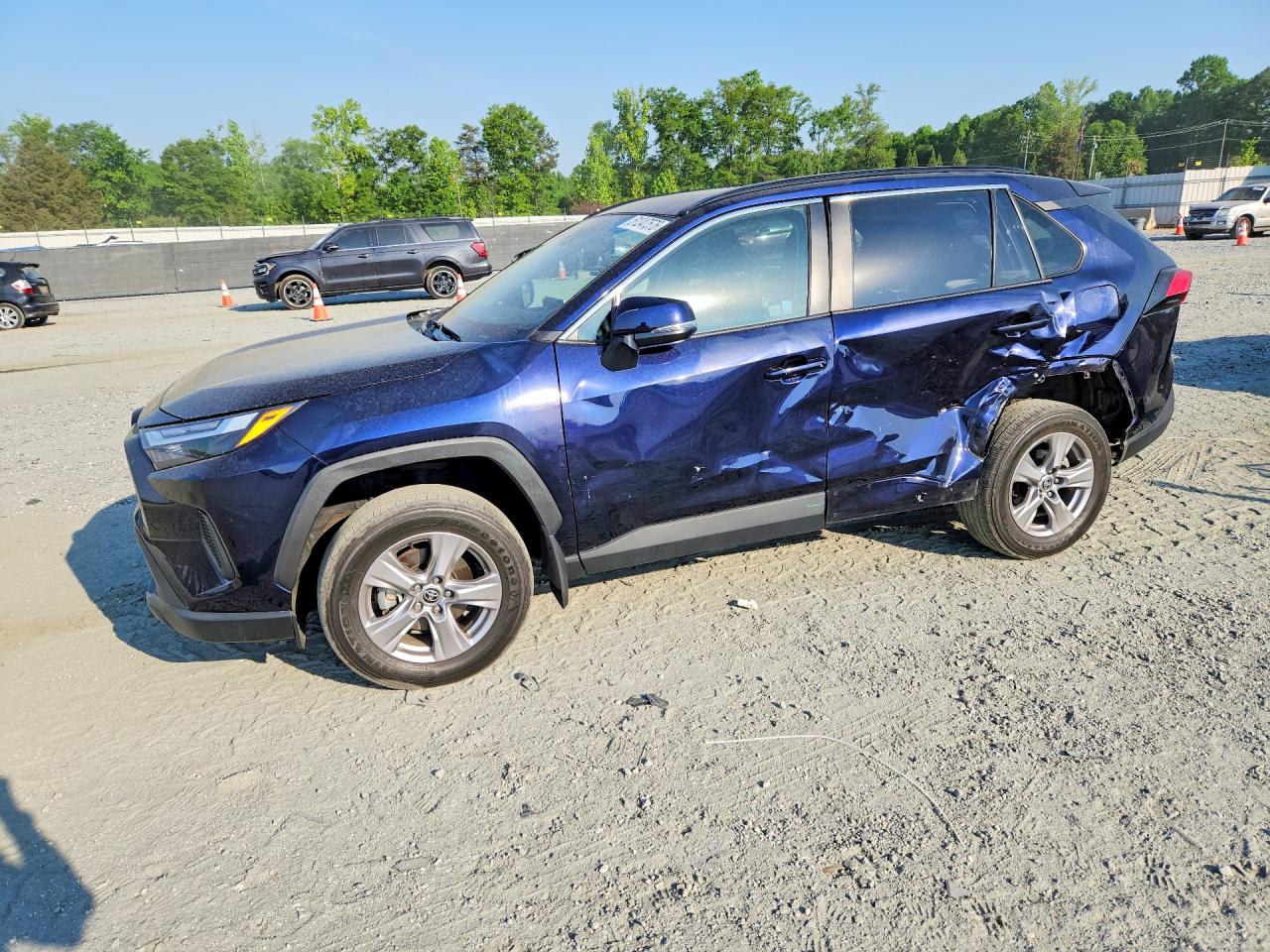 Salvage Toyota RAV4 Image