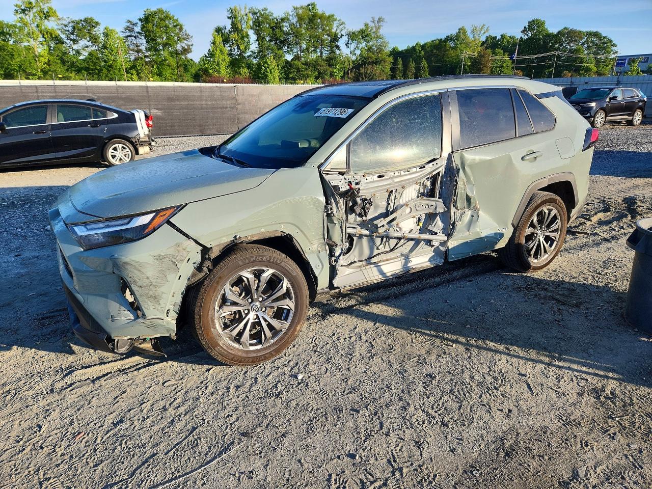 Salvage Toyota RAV4 Image