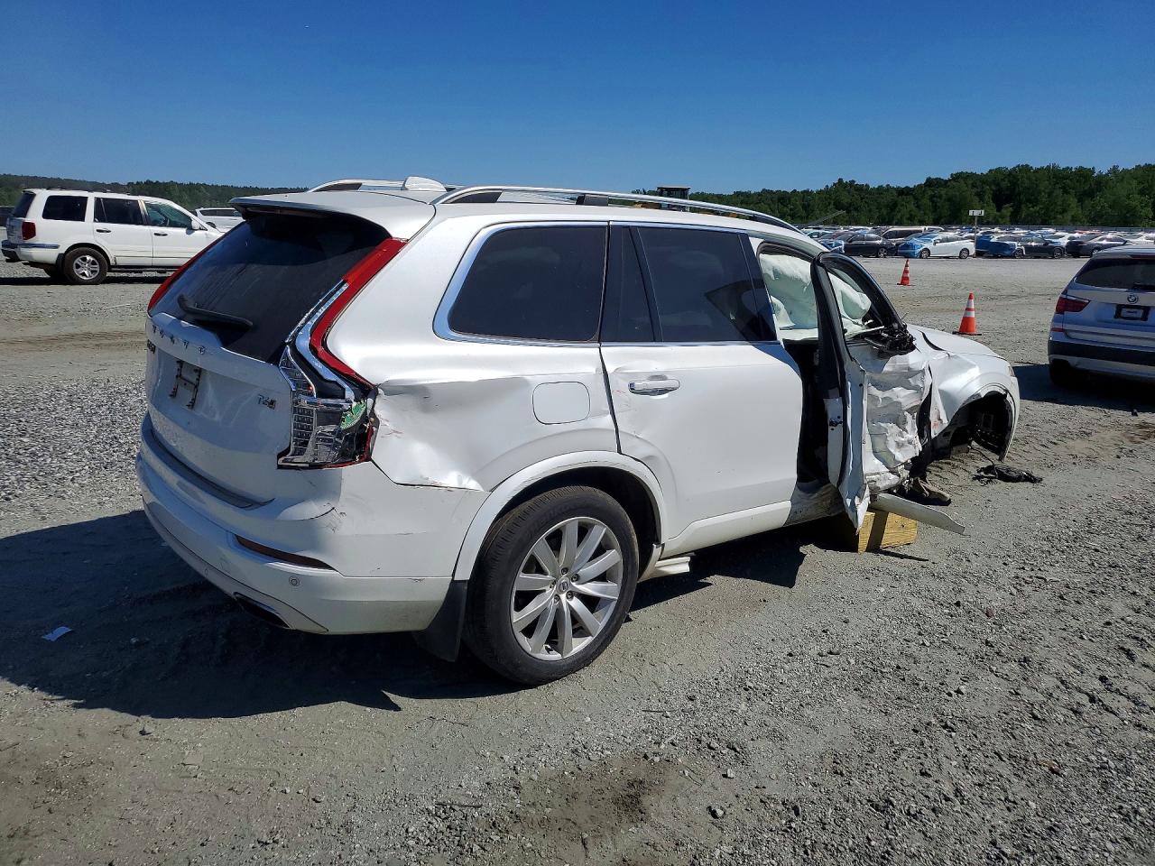 Volvo XC90 T6