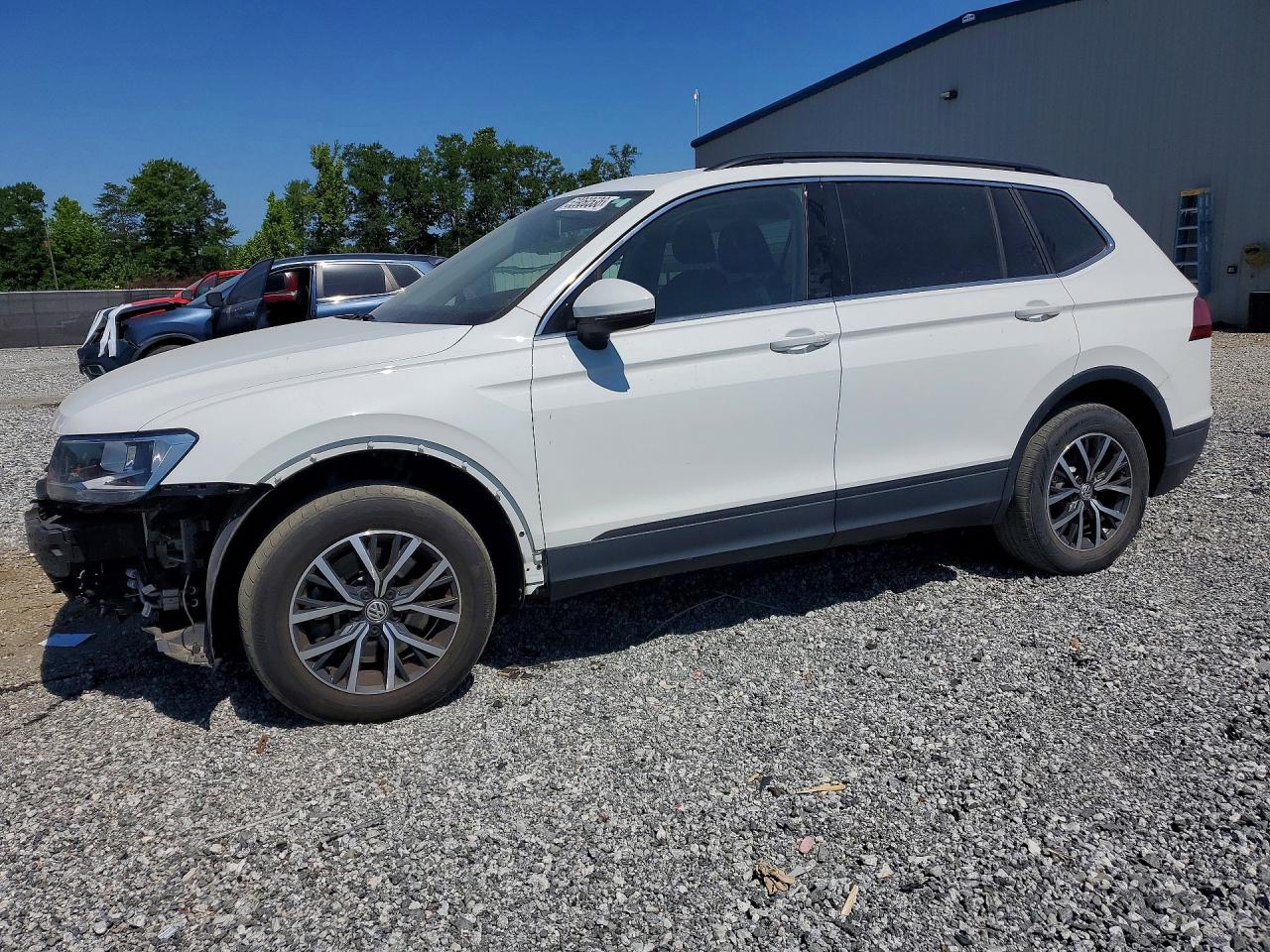 Salvage Volkswagen Tiguan Image