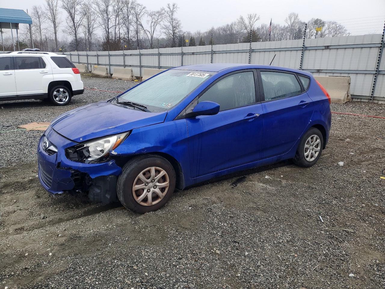 Salvage Hyundai ACCENT Image