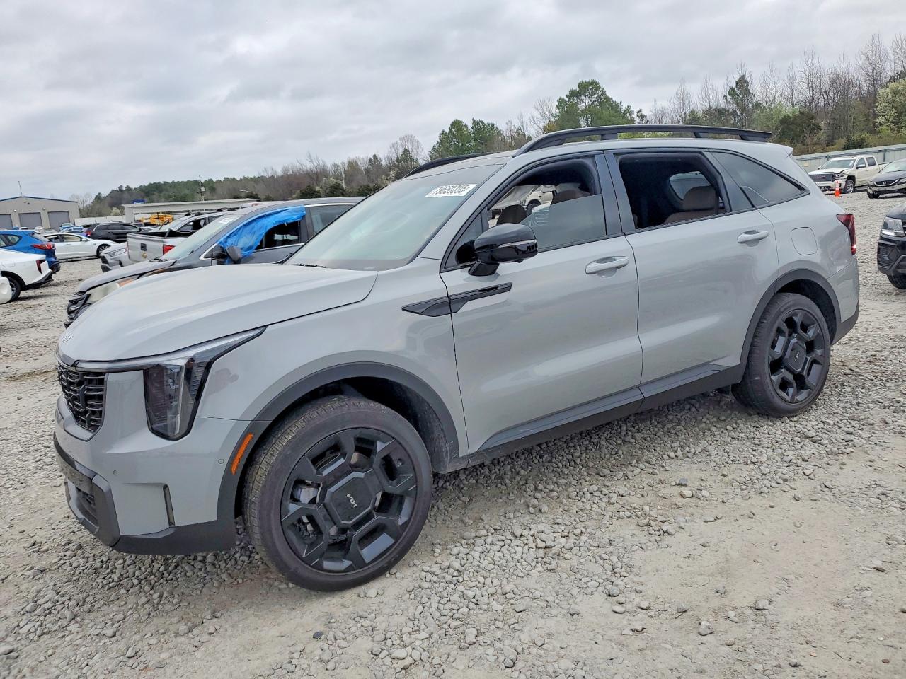 Salvage Kia Sorento Image