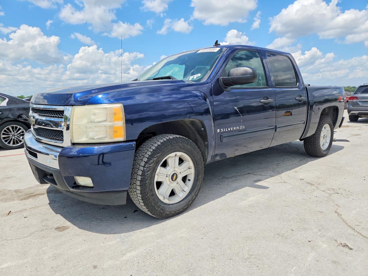 Salvage Chevrolet Silverado Image