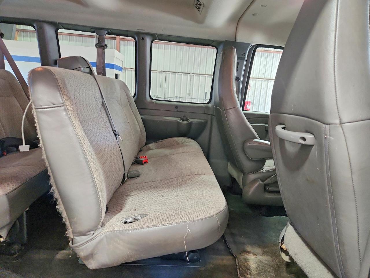 Chevrolet Express Lt
