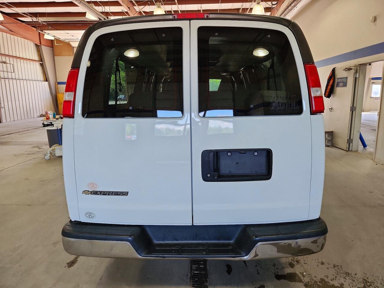 Chevrolet Express Lt