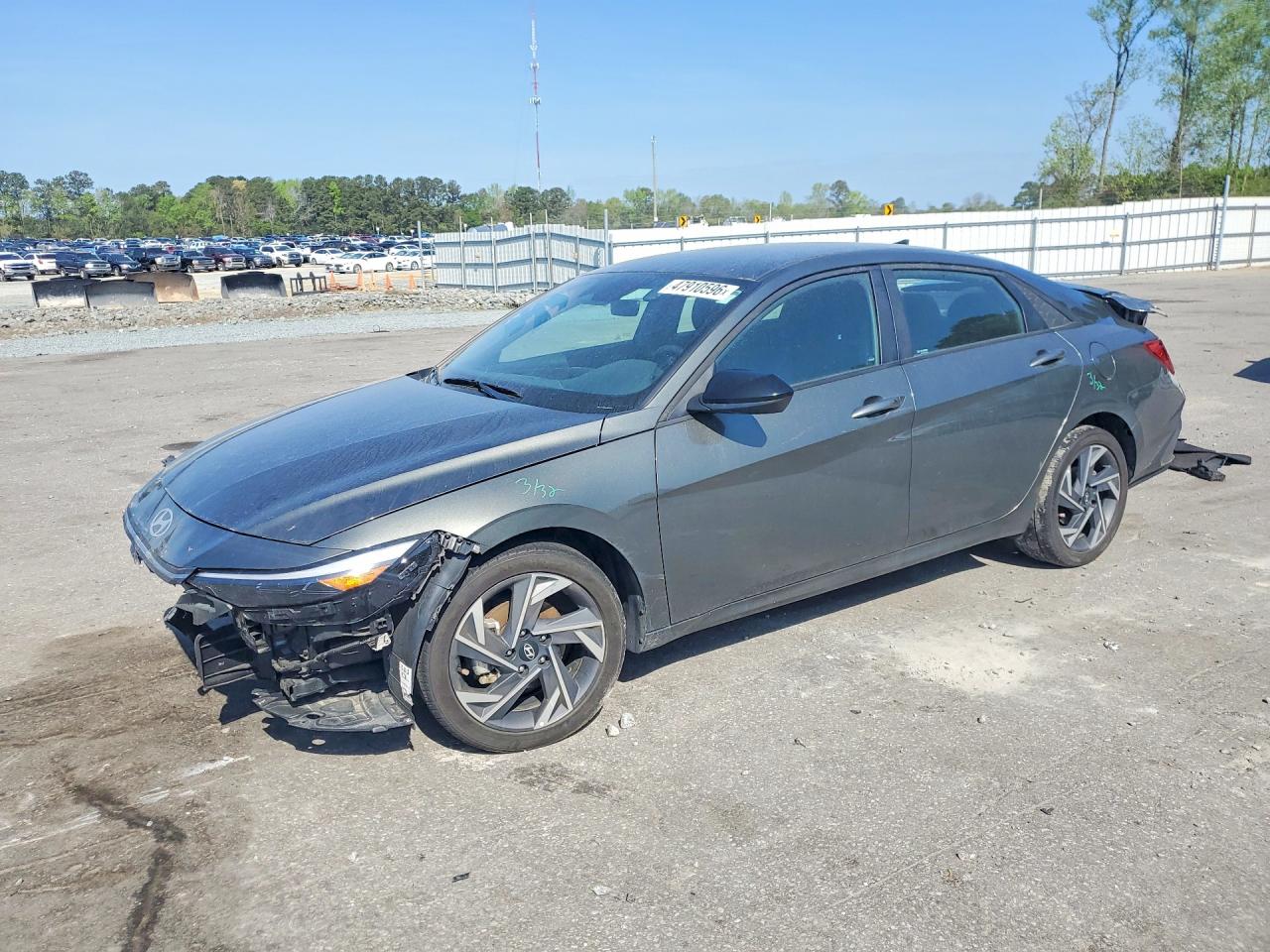 Salvage Hyundai ELANTRA Image