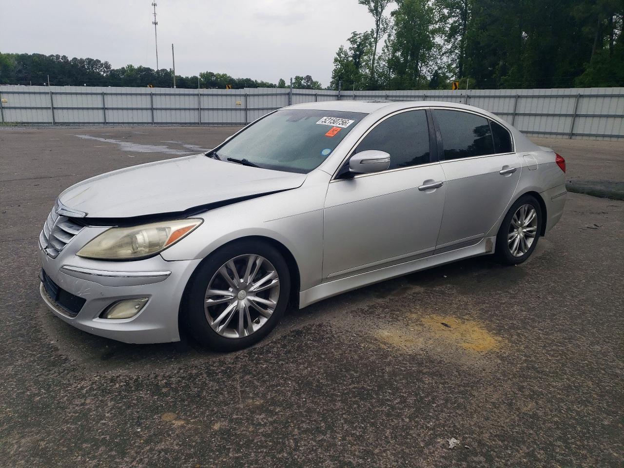 Salvage Hyundai Gensis Image