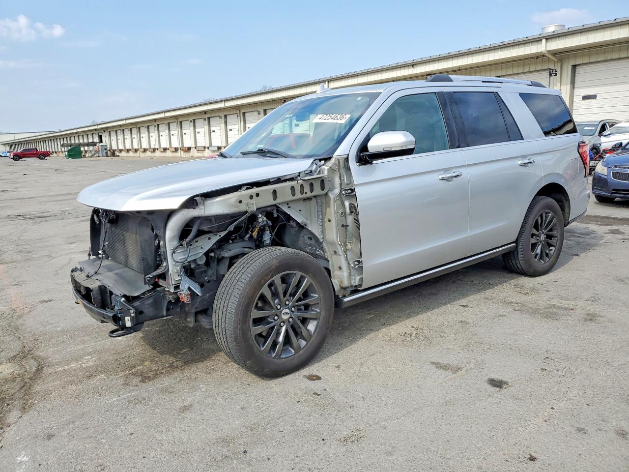 Salvage Ford Expedition Image
