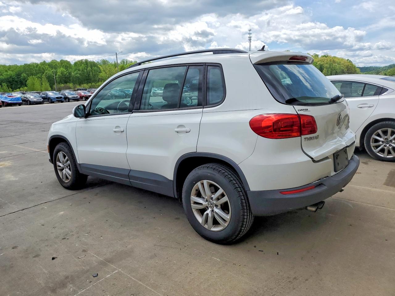 Volkswagen Tiguan S