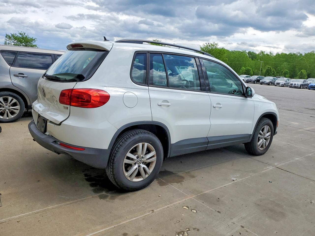 Volkswagen Tiguan S