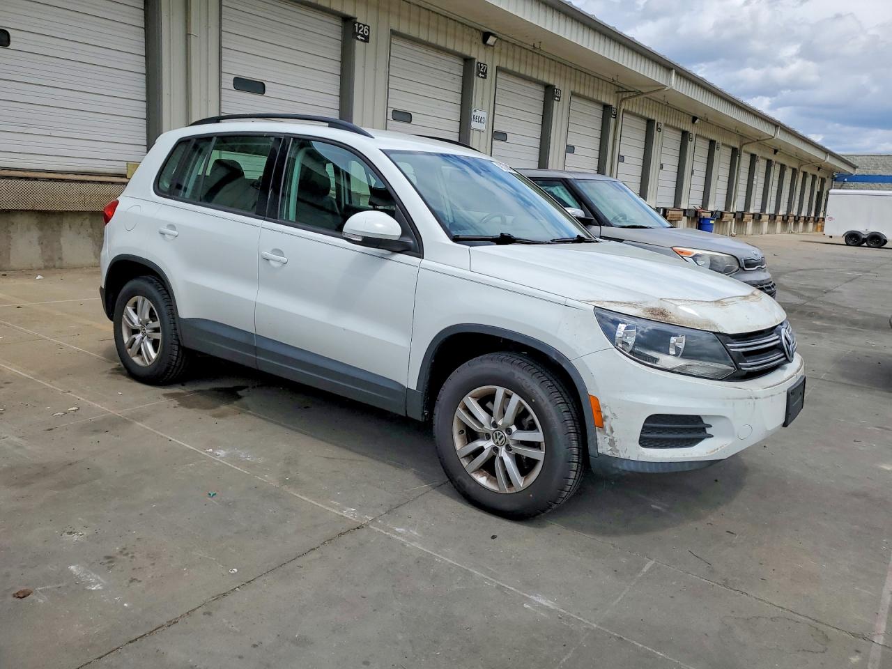 Volkswagen Tiguan S