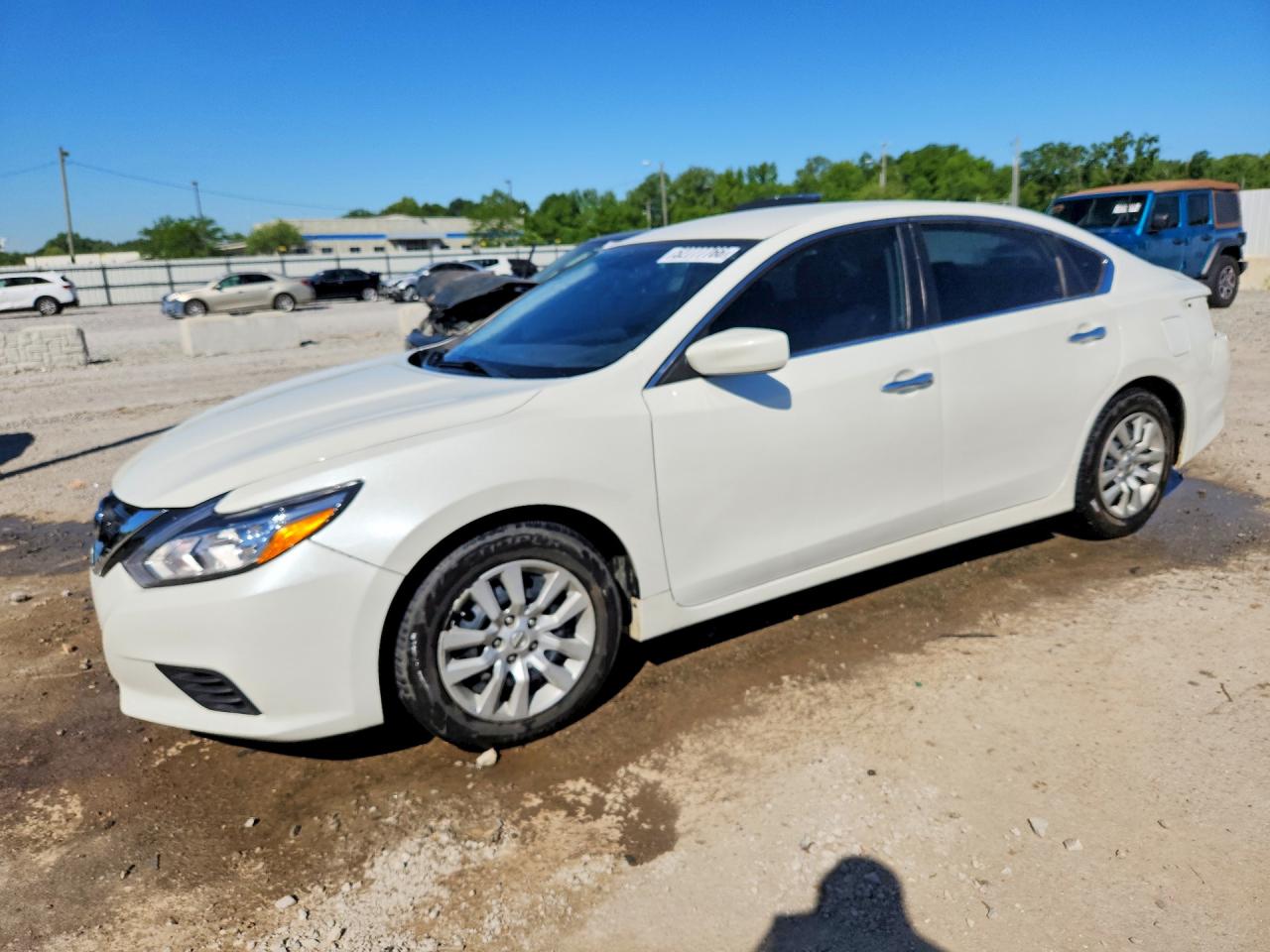 Salvage Nissan Altima Image