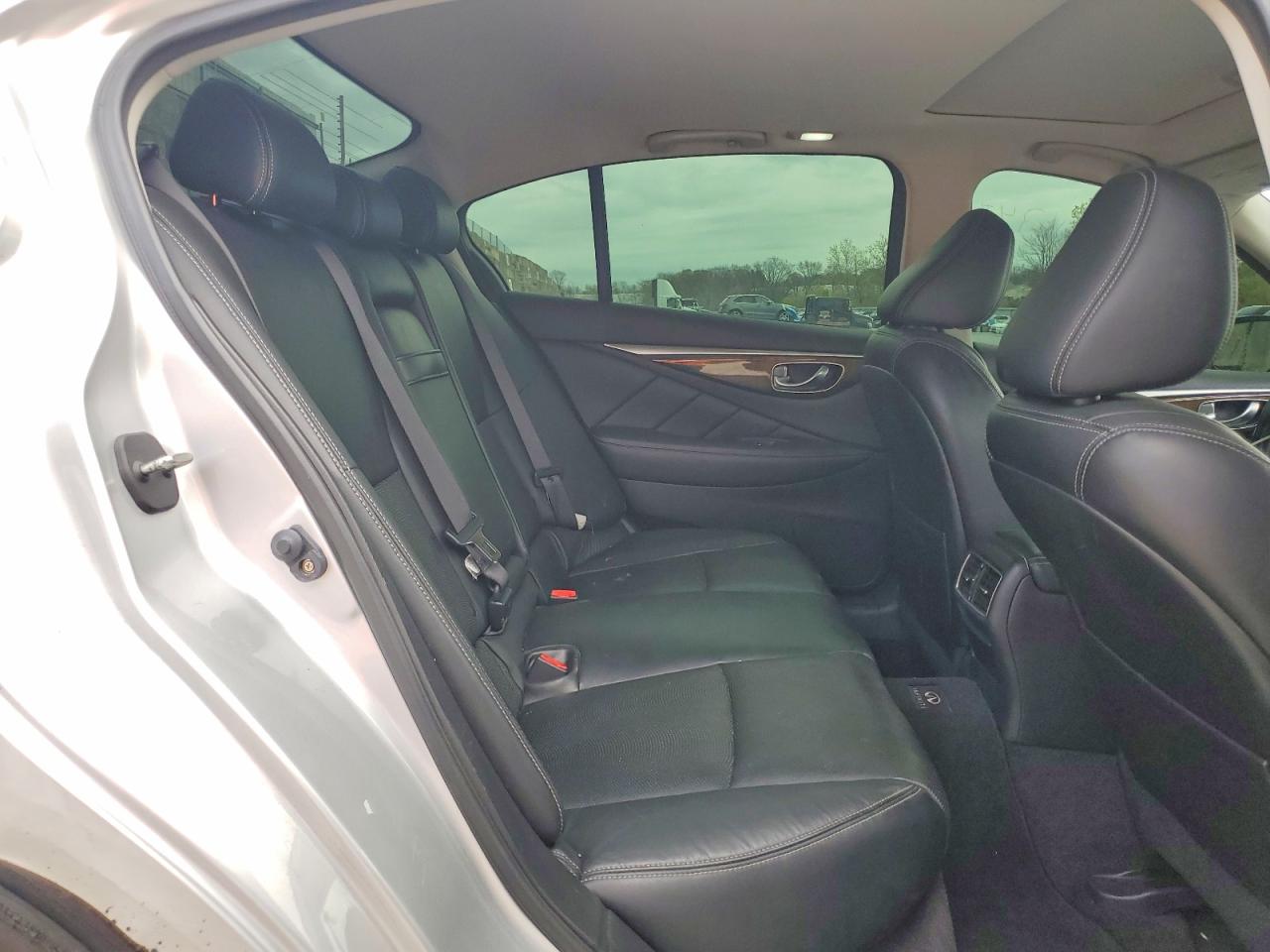INFINITI Q50 Premium