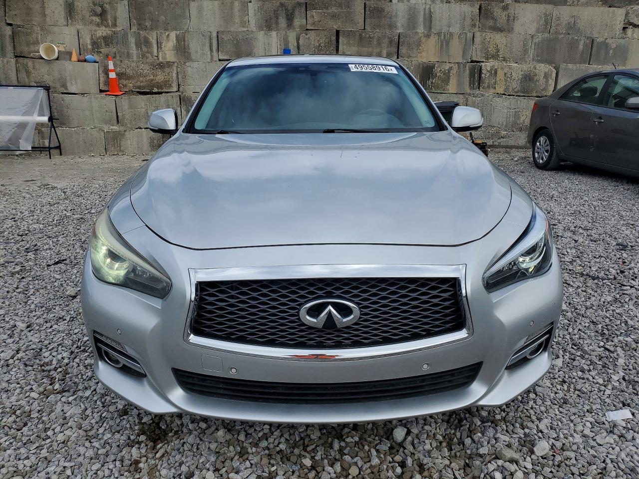 INFINITI Q50 Premium