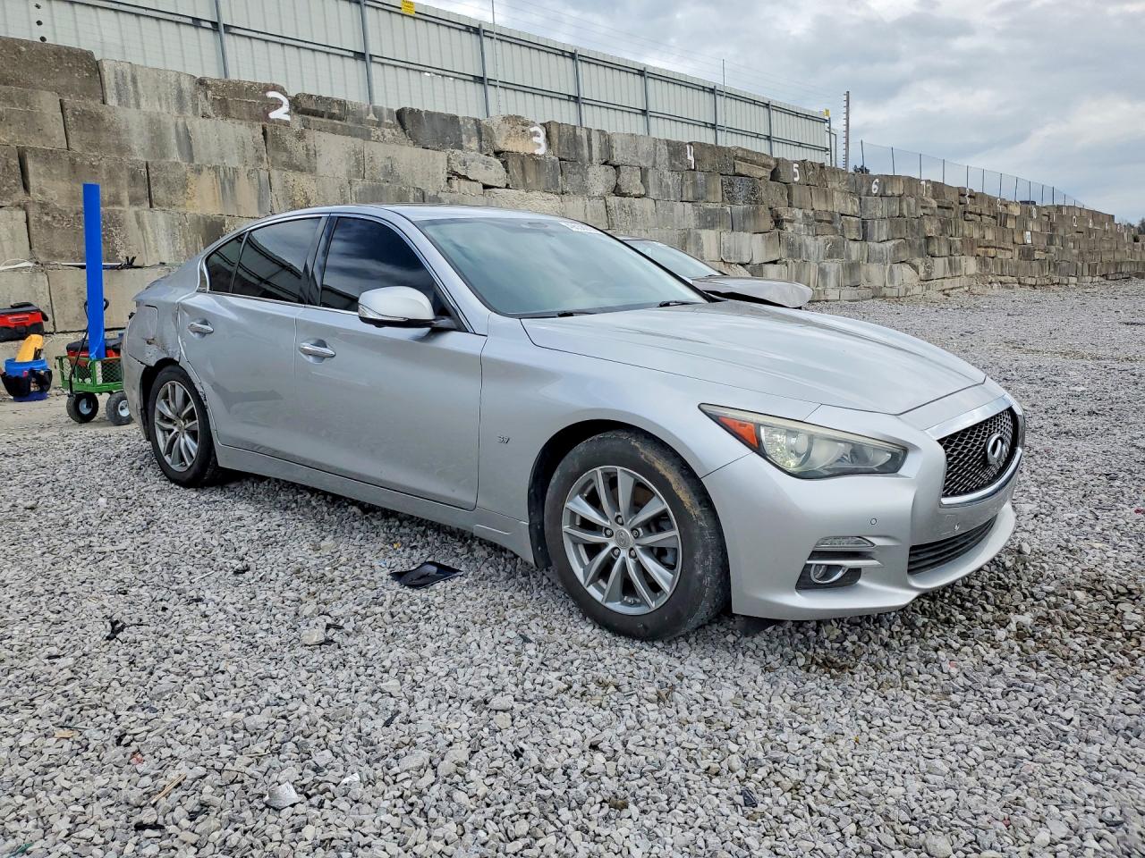 INFINITI Q50 Premium