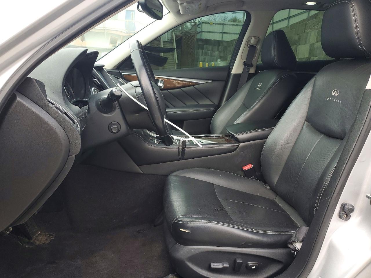 INFINITI Q50 Premium