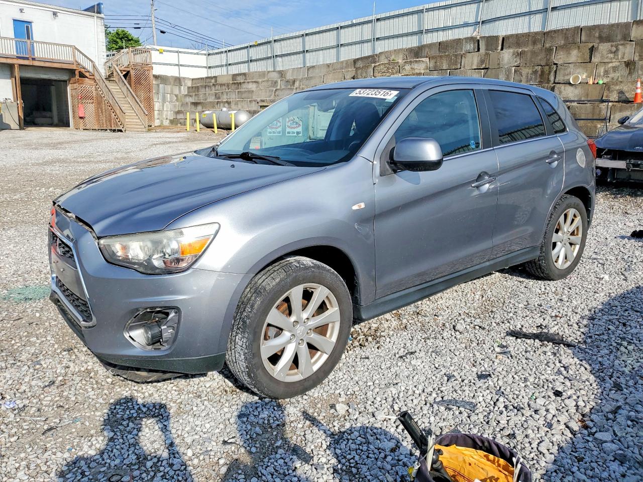 Salvage Mitsubishi Outlander Image